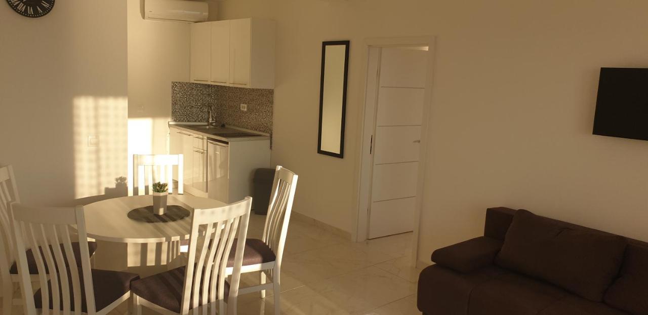Apartmants Villa Lungo Mare Zivogosce Bagian luar foto