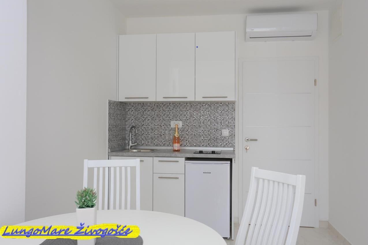 Apartmants Villa Lungo Mare Zivogosce Bagian luar foto