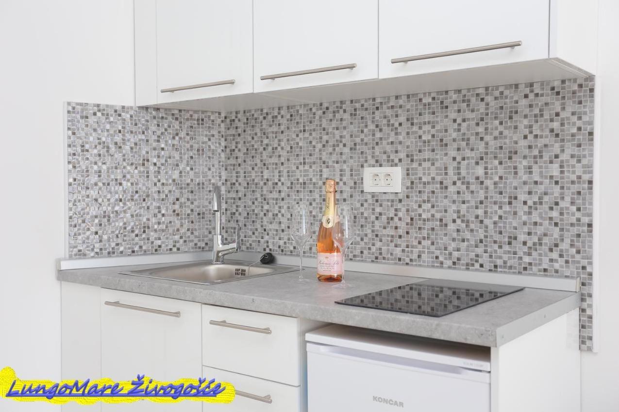 Apartmants Villa Lungo Mare Zivogosce Bagian luar foto